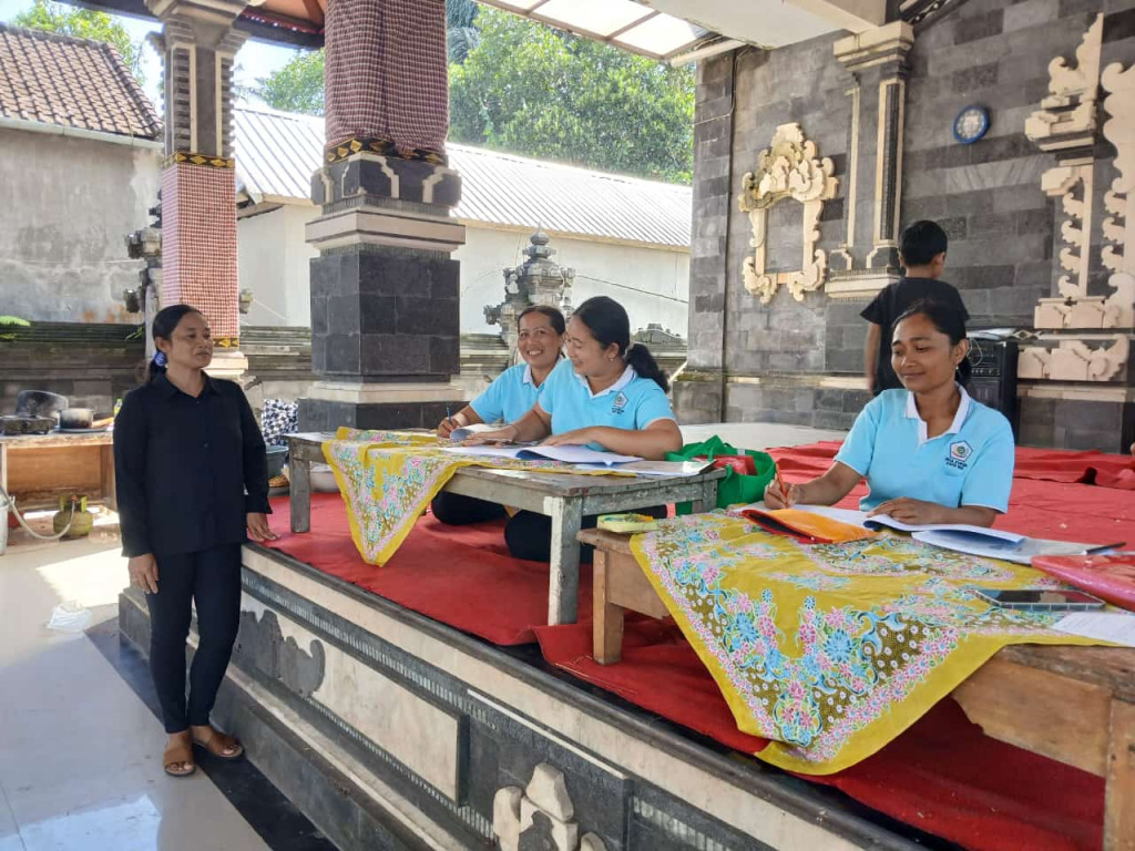 Posyandu Balita , Lansia dan BKB Banjar Dinas Balangan Desa Kuwum